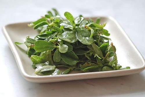 How to Make An Anti-Imflammatory Herbal Jar - Salad