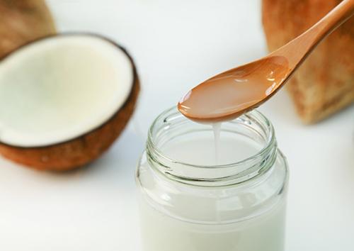 Do This Before Going to Bed To Rebuild Your Gums - Coconut Oil Pulling