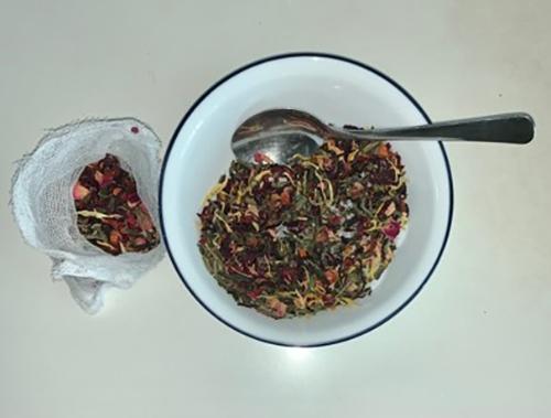 Soak Your Troubles Away with Homemade Tub Tea 2