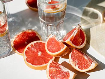 8 Best Essential Oils for Weight Loss - grapefruit water