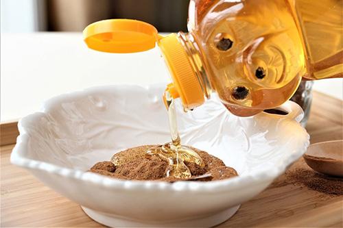 What Happens If You Add Cinnamon to Your Honey Jar - 2