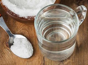 10 Natural Remedies for Toothaches - 1. Salt Rinse Water