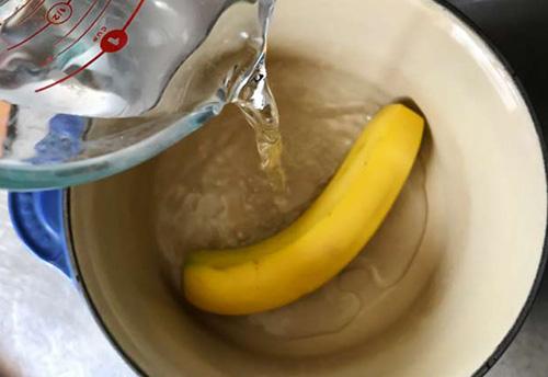 What Happens if You Pour Hot Water Over a Banana - Pour Water