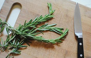 10 Remedies you can find in your kitchen - Rosemary