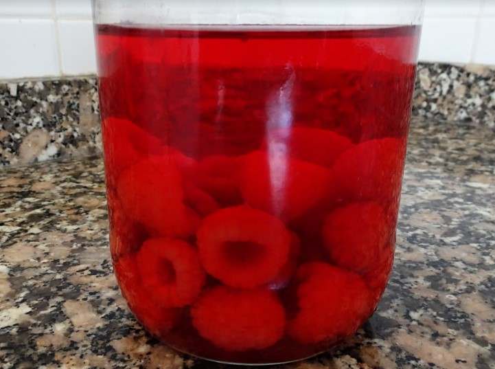 How to make your own raspberry vinegar - Step 4