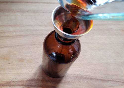 How To Make a Cinnamon Painkilling Tincture - Step 8
