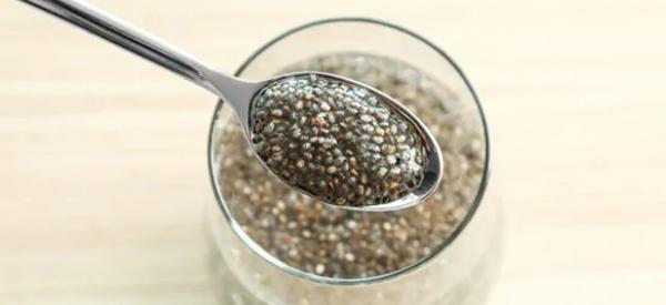 What Happens If you Eat Chia Seeds Every Day - Cover