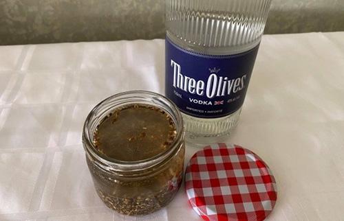 How to Make Burdock Tincture - Step 2