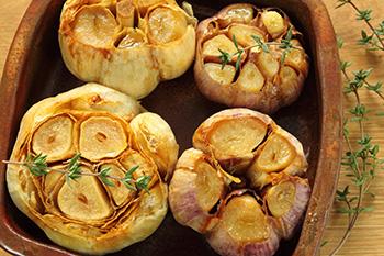 Food Remedies That Starve Cancer Cells - Roasted garlic