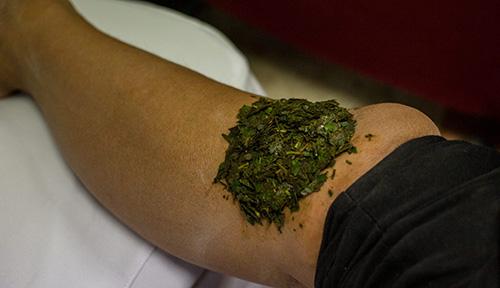 How to Make a Herbal Poultice for Joint Pain - Step 2