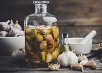 10 Herbal Remedies to Delay Aging - Garlic
