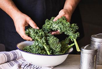 10 Fiber-Rich Plants That Support Weight Loss - Kale