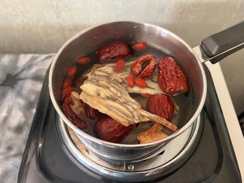Comforting Dong Quai and Red Date Decoction - Step 2