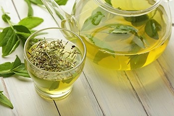 10 Teas You Should Avoid Drinking Before Bedtime-green tea