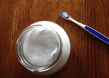 Home Remedies to Whiten Your Teeth Naturally- baking soda