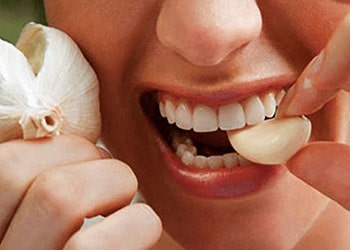 How to Reduce Dental Pain Naturally- garlic for toothaches