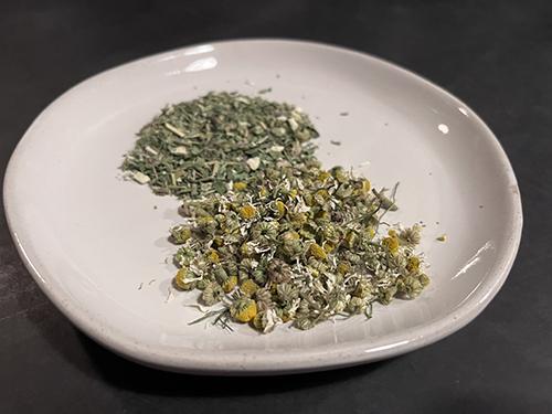 How To Make A First-Aid Tincture - Chamomile and Echinacea