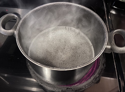 DIY Natural Healing Gel- fill a larger pot with water