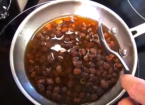 boiling raisins 