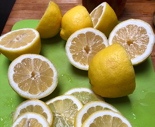 Dandelion Lemonade for Gallbladder- slice lemons