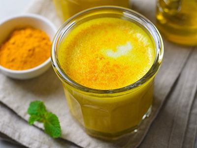3 Plants That Help You Lose Weight While You Sleep-Turmeric Milk