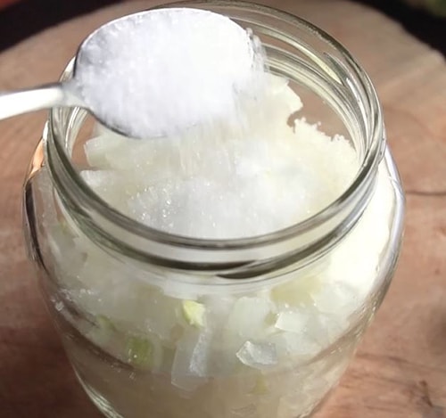 What Happens When You Pour Sugar Into An Onion -pour sugar over the onions