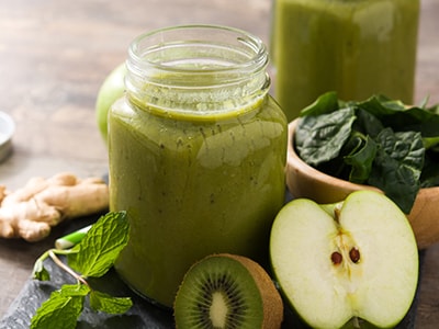 7-Day Drinks Plan For Complete Detox - apple ginger kiwi and spinach