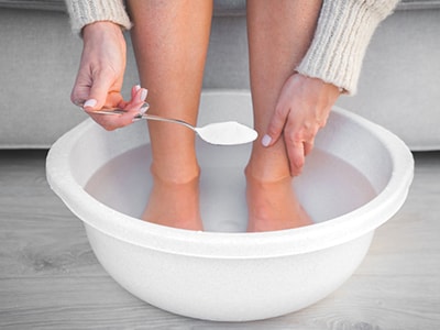 10 Essential Uses of Epsom Salt - Epsom salt foot soak
