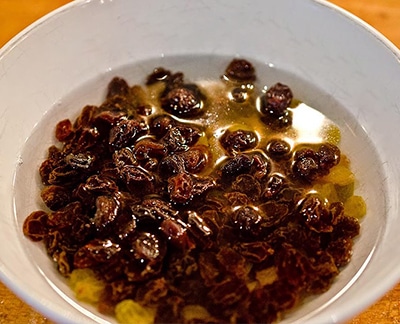 What Happens If You Drink Raisin Water On An Empty Stomach?