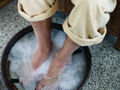 What Happens If You Soak Your Feet in Lavender Water?