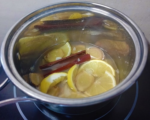 This Remedy Clears Clogged Arteries - add the lemon wedges