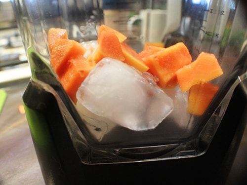 Detoxify Heavy Metals from Your Body with This Remedy - add ice to the blender
