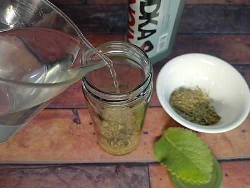 The Lung Tincture - pour vodka