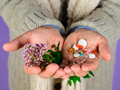 10 Signs Your Kidneys Needs Help - pills and herbal medicine