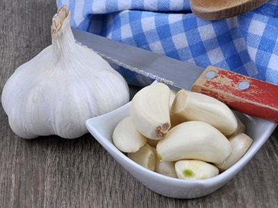 What Happens If You Eat Garlic In The Morning - garlic cloves