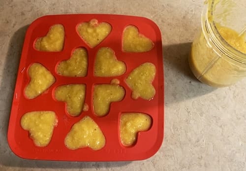 DIY ANTI-Inflammatory Cubes - pour the mixture in molds