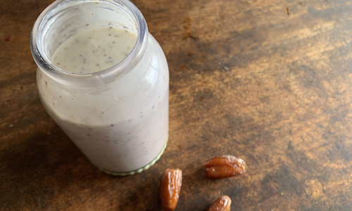 5DatesDaily - making smoothie