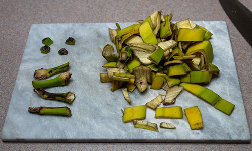 banana peel on skin - step 2