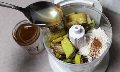 banana peel on skin - step 3