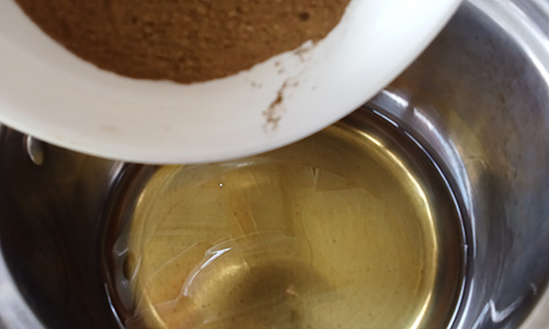 making the oil step 2 add cinnamon