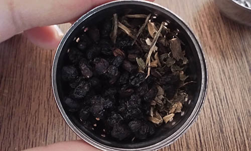 02 - elderberries and echinacea in tea ball