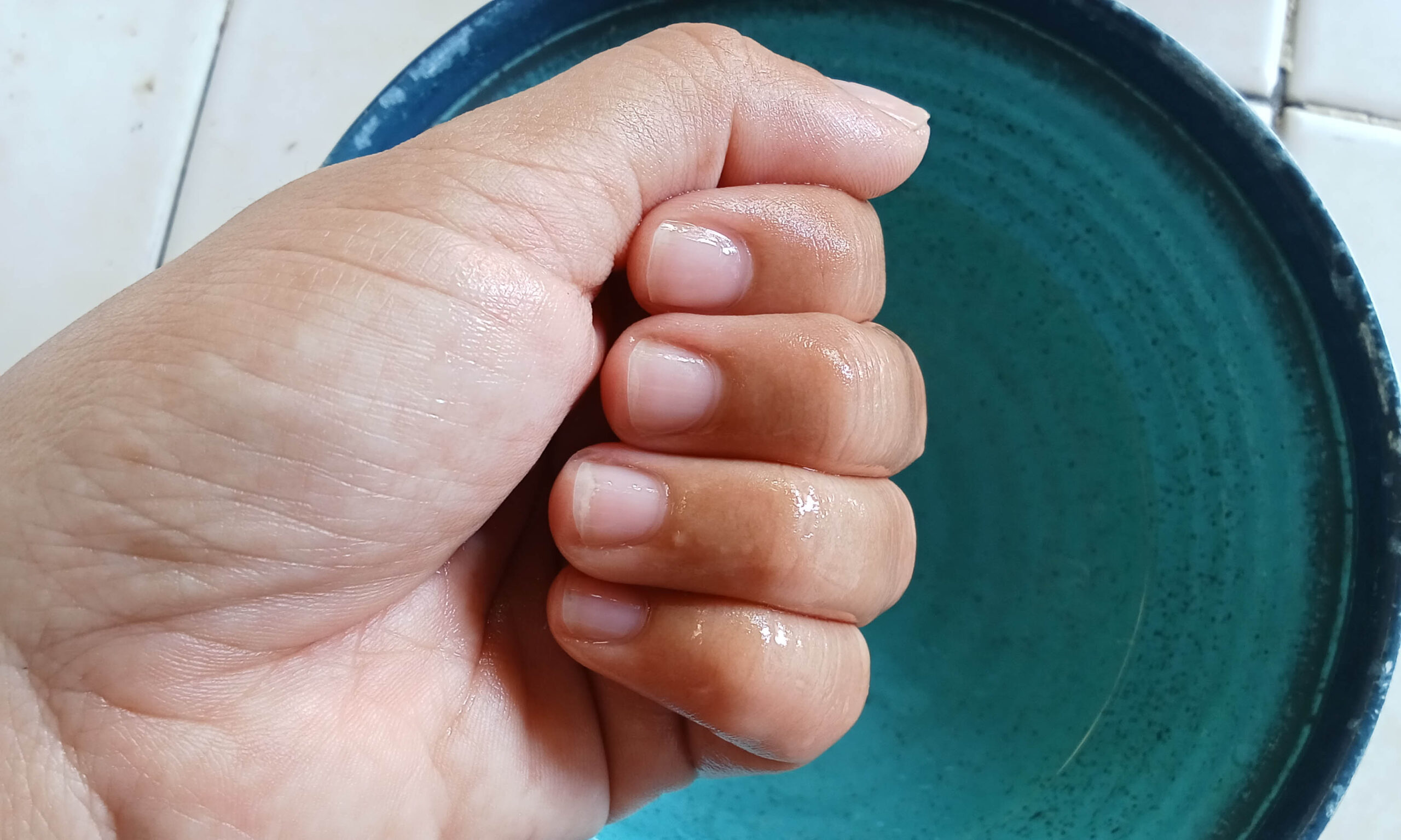 05 how to use the herbal nail cleaner