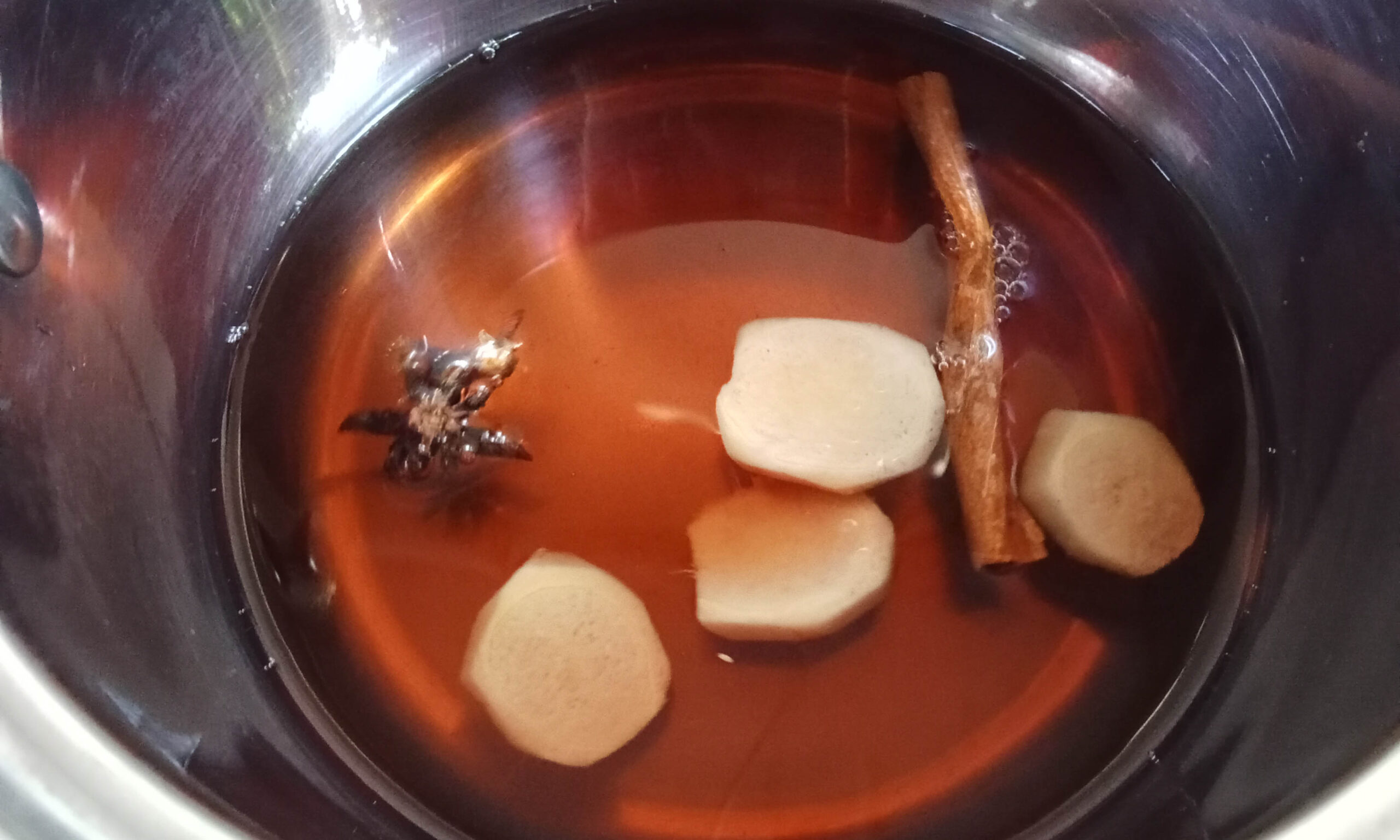 02 cranberry remedy with ginger, cinnamon and other ingredients boiling