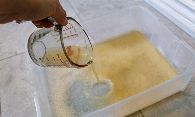 03 ACV Salt Soak Pouring Vinegar