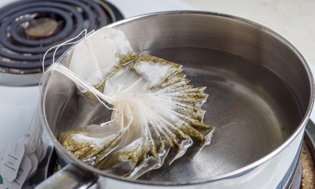 02 boiling medicinal jelly