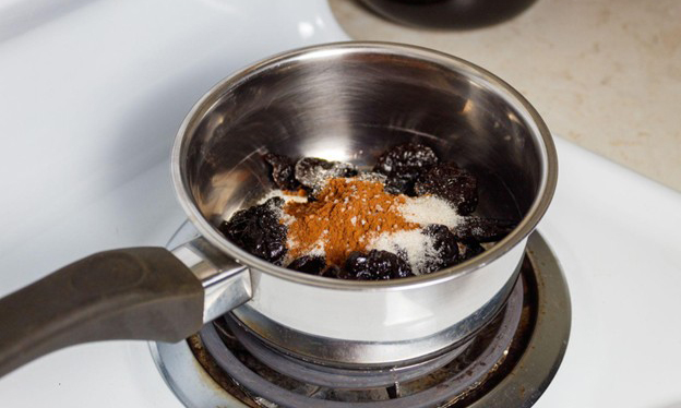 02 making the prune syrup