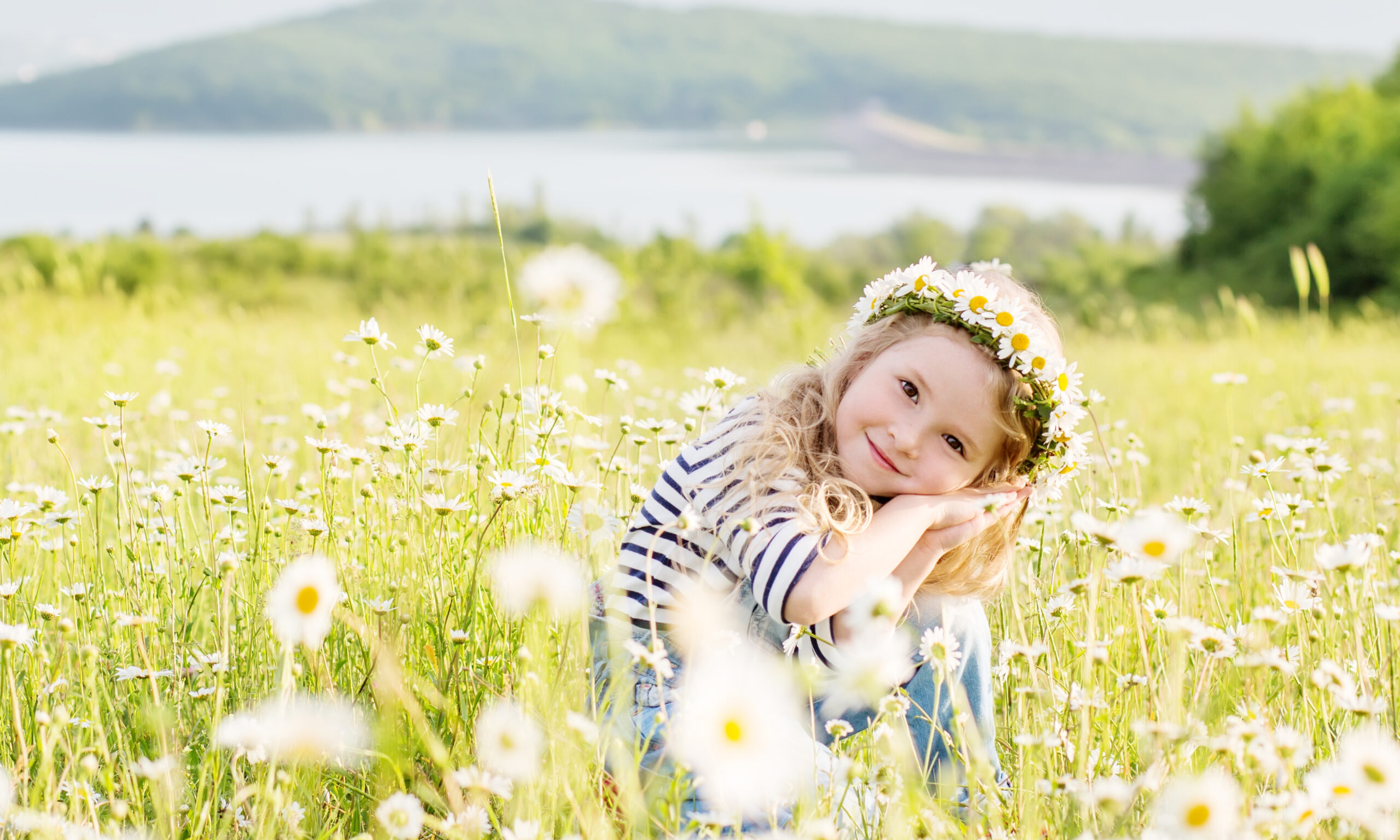 cute little girl in the chamomile field in spring